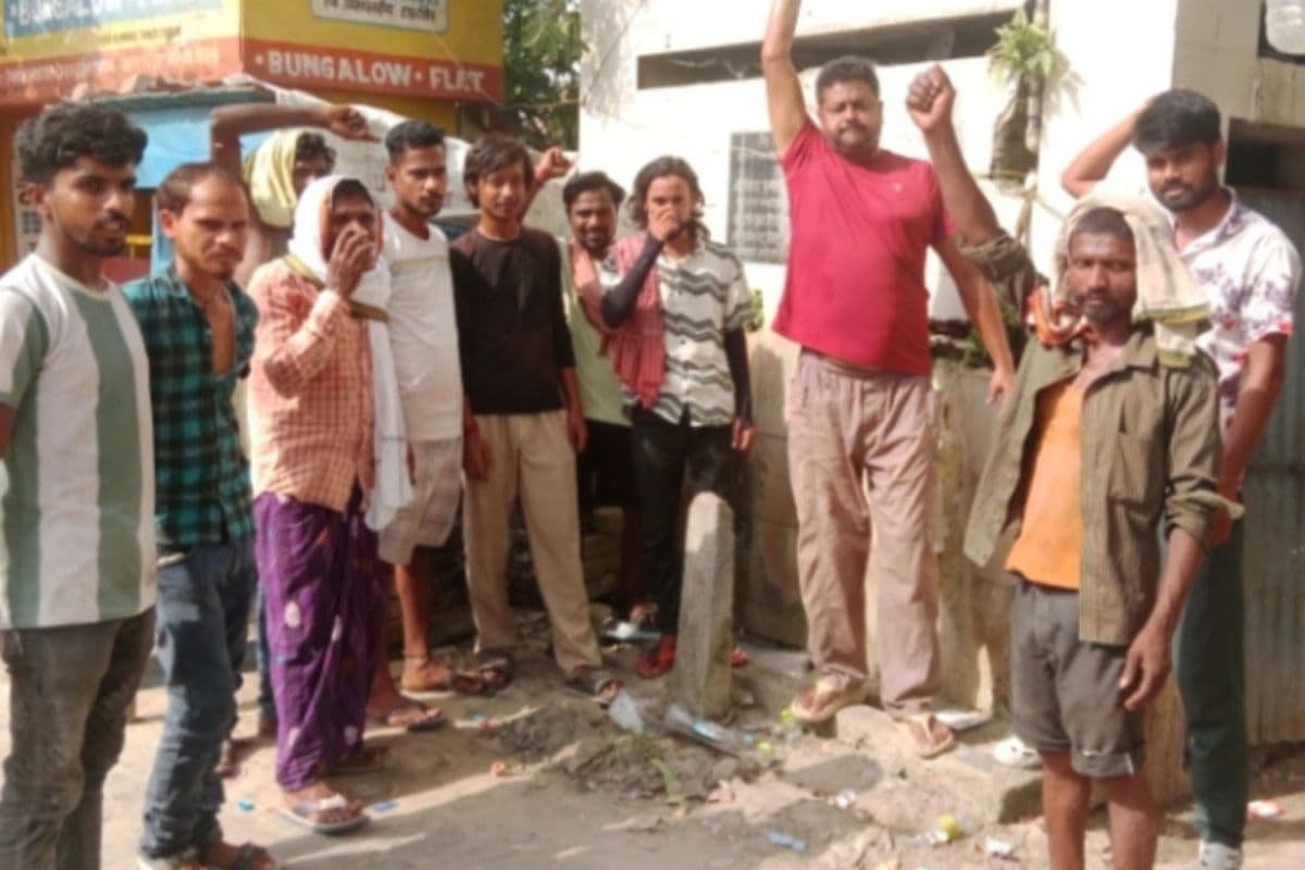 बेगूसराय में प्यासे राहगीरों का फूटा गुस्सा, बंद पड़े प्याऊ को ‘श्रद्धांजलि’ देकर लोगों ने किया प्रदर्शन