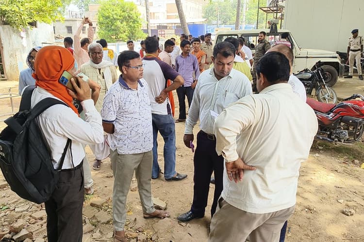 आरा में स्कूल बस ने एएसआई को रौंदा, इलाज के दौरान मौत; चालक फरार