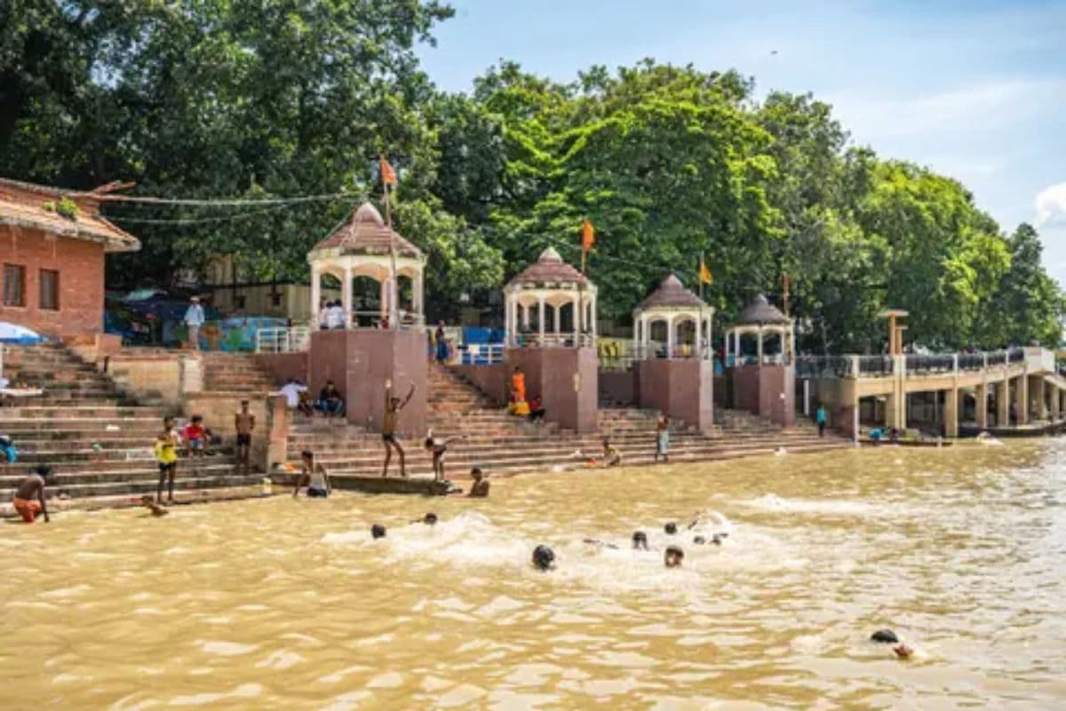 गंगा दशहरा पर दानापुर में आस्था का सैलाब, हर-हर गंगे के जयकारों से गूंजे घाट