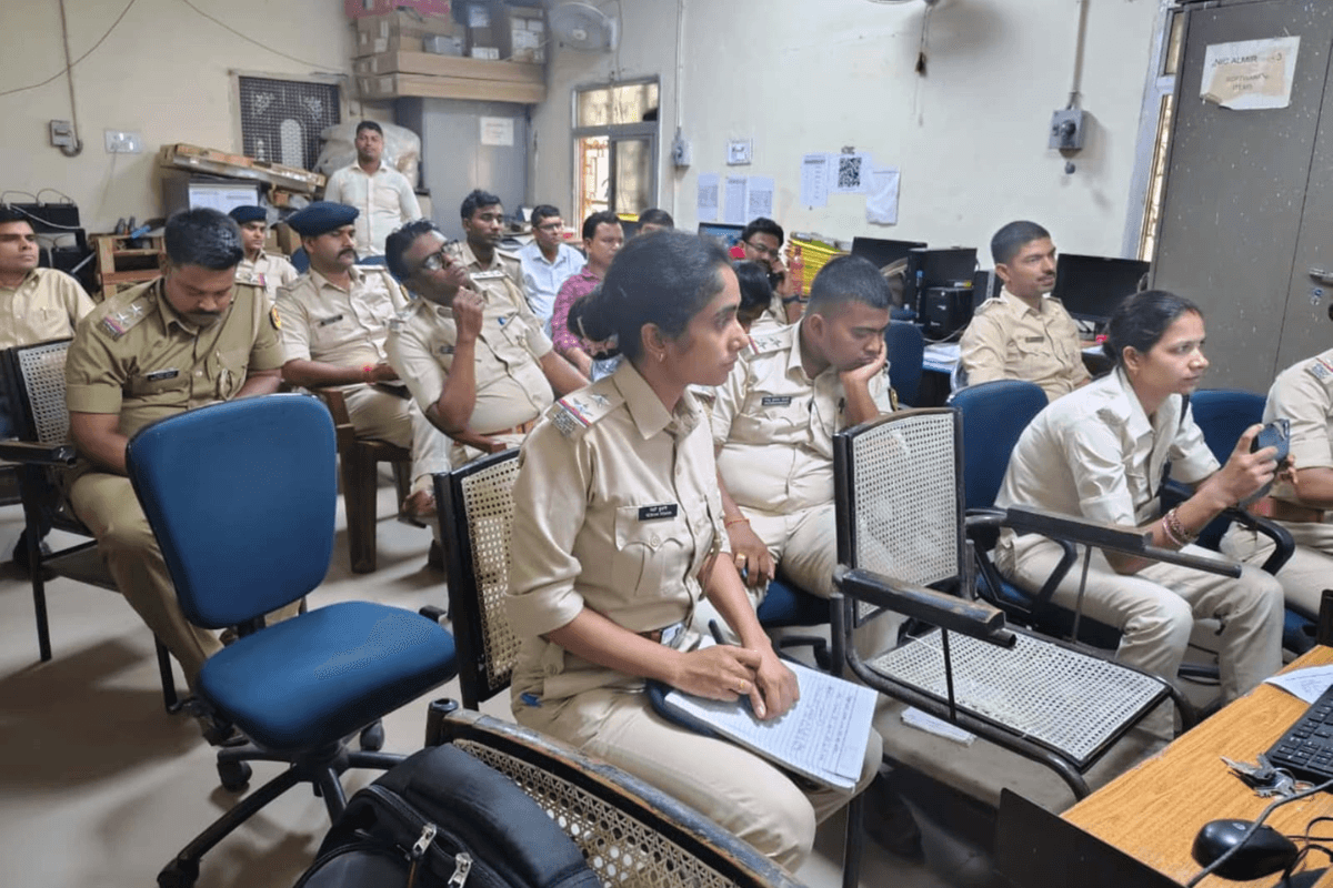 रोहतास के 7 नए थानों में बढ़ेगी डिजिटल निगरानी, CCTNS को लेकर पुलिसकर्मियों को दिया गया ऑनलाइन प्रशिक्षण