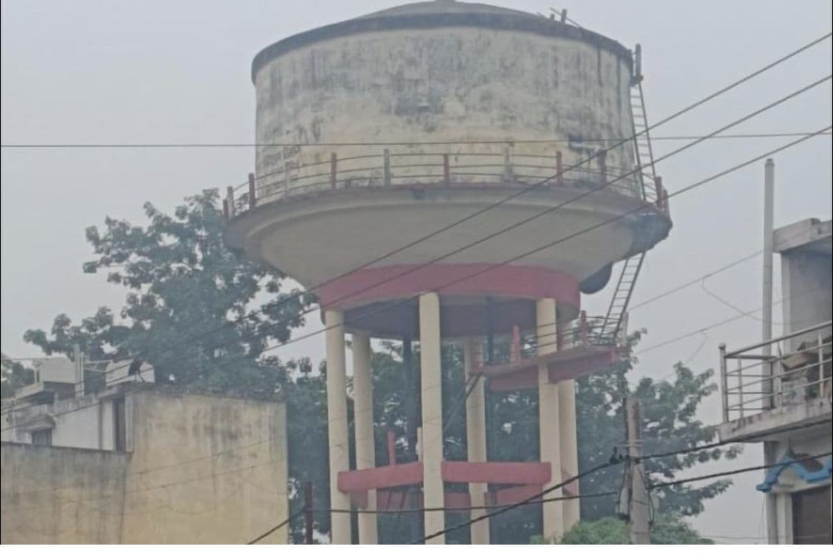भीषण गर्मी में रोहतास के कई वार्डों में पानी की किल्लत, बूंद-बूंद पानी को तरस रहे लोग