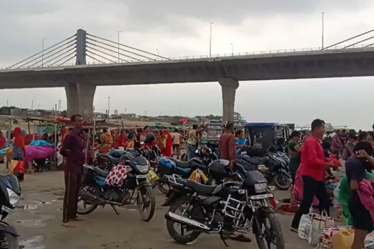 बेगूसराय में गंगा दशहरा पर उत्तरवाहिनी गंगा सिमरियाधाम पर गंगा स्नान के लिए उमड़े श्रद्धालु