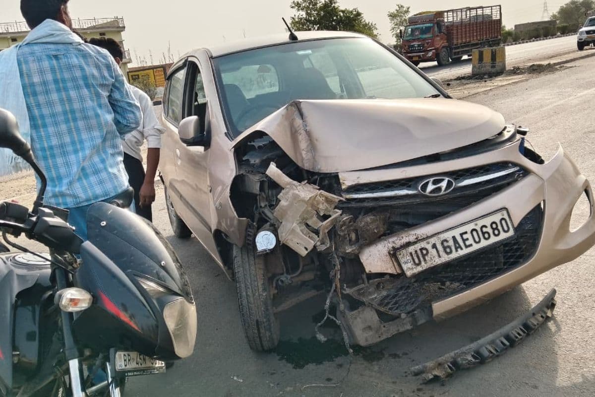 कैमूर में बड़ा हादसा टला, चलती ट्रक से कार की भिड़ंत; बाल-बाल बचा चालक