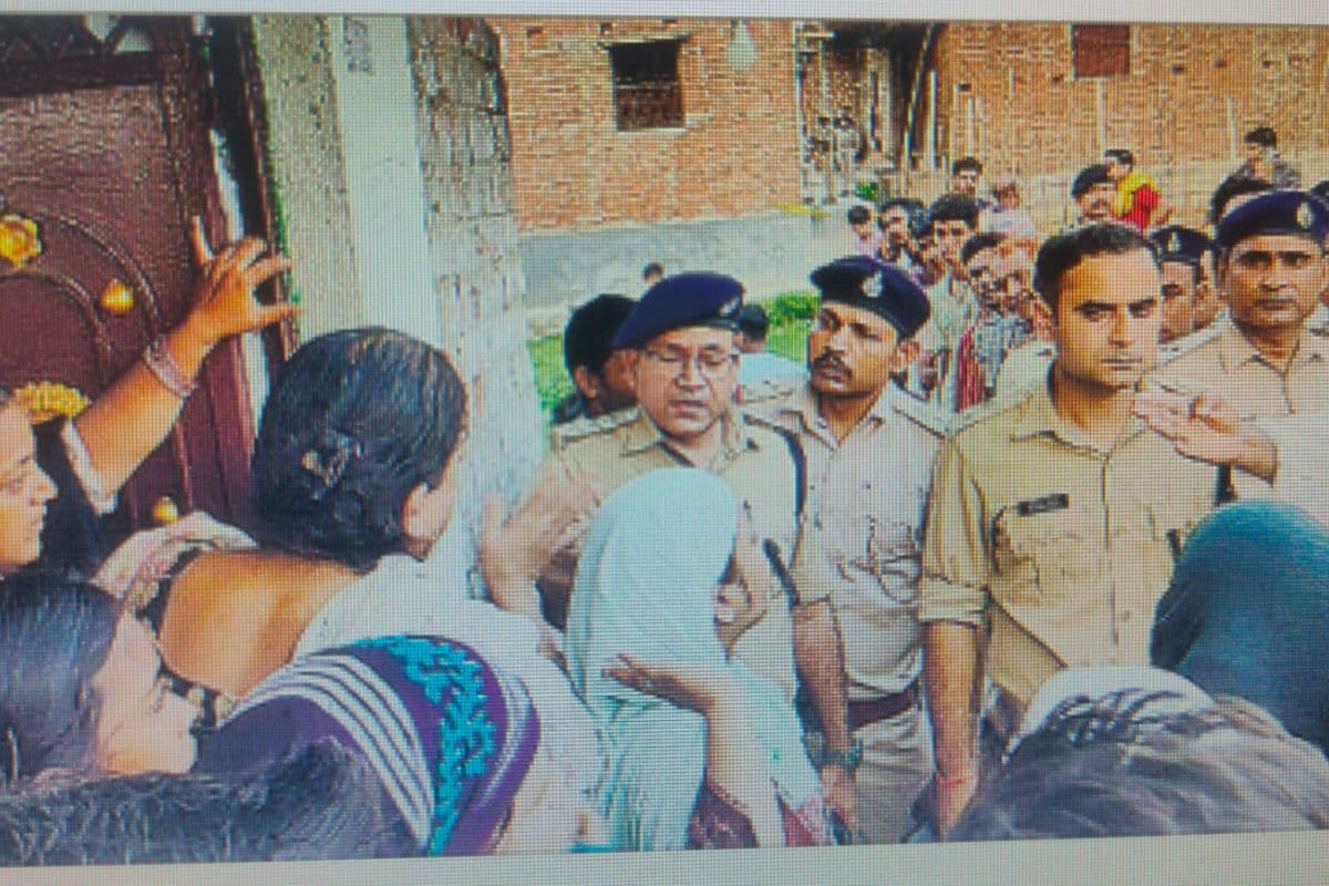 Nawada News :  छोटी पाली हत्याकांड: हम इंसाफ चाहिए, रसूख के आगे मामला न दबे, एसपी के सामने फूट-फूटकर रोए परिजन