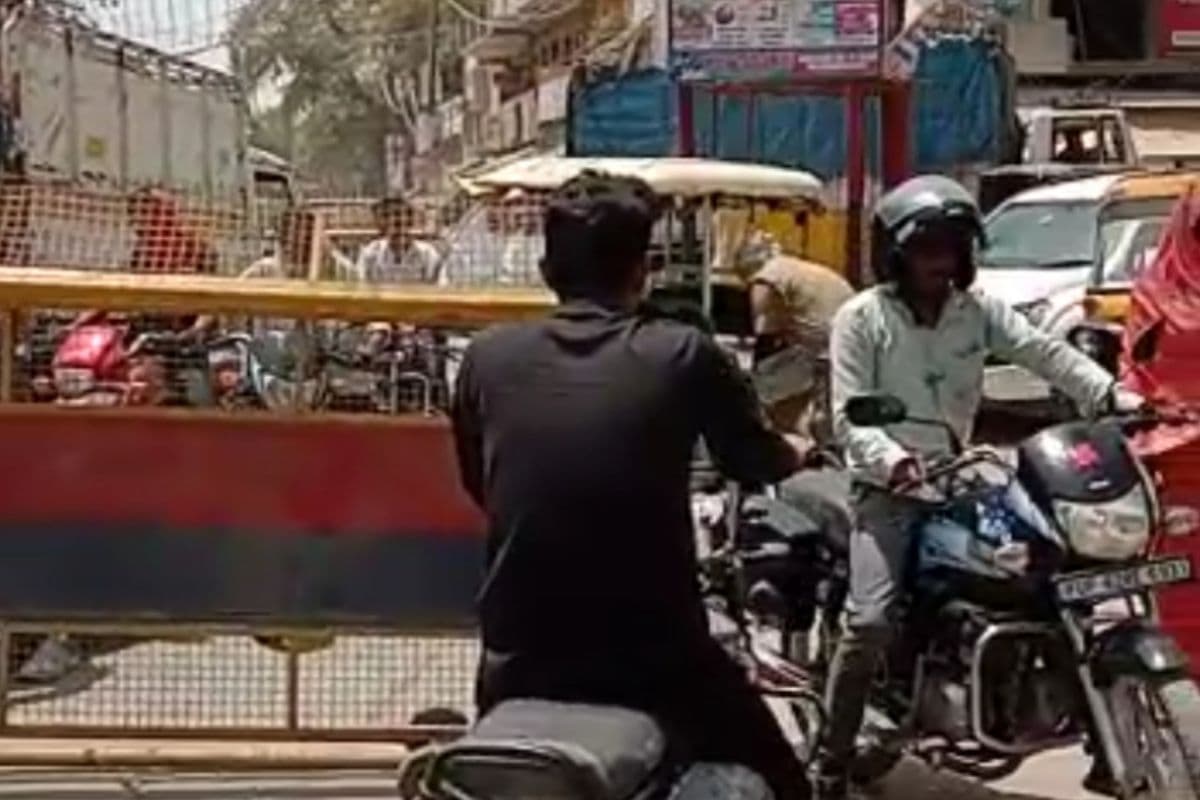 रोहतास में ट्रैफिक नियमों की उड़ रही धज्जियां, नो एंट्री पर भारी वाहनों का आवागमन; प्रशासनिक सख्ती बेअसर