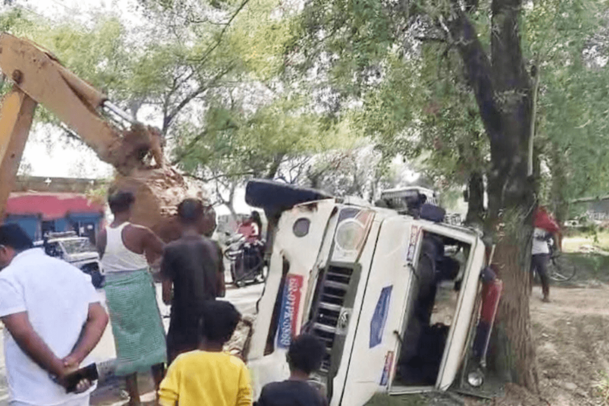 शेखपुरा पुलिस की बोलेरो जमुई में पलटी: कसार थानाध्यक्ष और दो बाल कैदी समेत पांच लोग गंभीर रूप से घायल