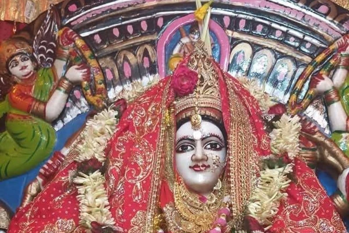 कटिहार के प्रसिद्ध दुर्गास्थान चौक मंदिर में संगमरमर वाली मैया के दर्शन को उमड़ती है भीड़; नोट कर लें बुधवार की पूजा व आरती की टाइमिंग
