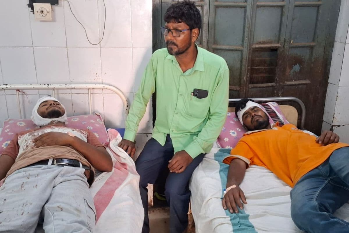 पूर्णिया के गुलाबबाग में 'अपना ढाबा' पर 60 अपराधियों का धावा, तोड़फोड़ कर मालिक के बेटों को किया लहूलुहान; जमीन बिक्री के 2.13 लाख लूटे
