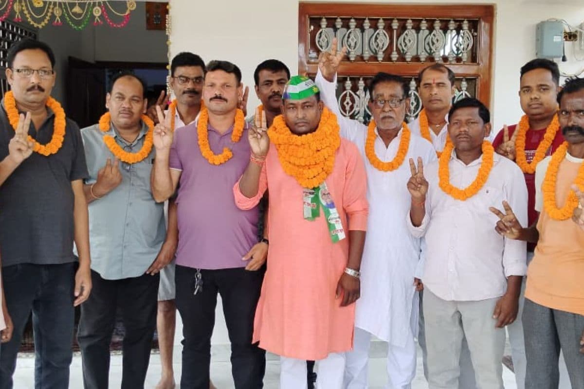 संजीव कुमार साह बने जदयू के अमदाबाद नगर अध्यक्ष, उमेश सिंह कुशवाहा ने सौंपा पत्र; कार्यकर्ताओं में खुशी की लहर