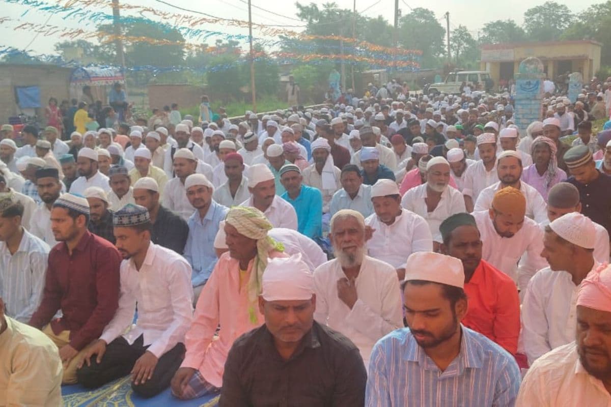 बेगूसराय में शांतिपूर्ण माहौल में मनाया गया ईद उल अजहा, सामूहिक नमाज में उमड़ी भीड़