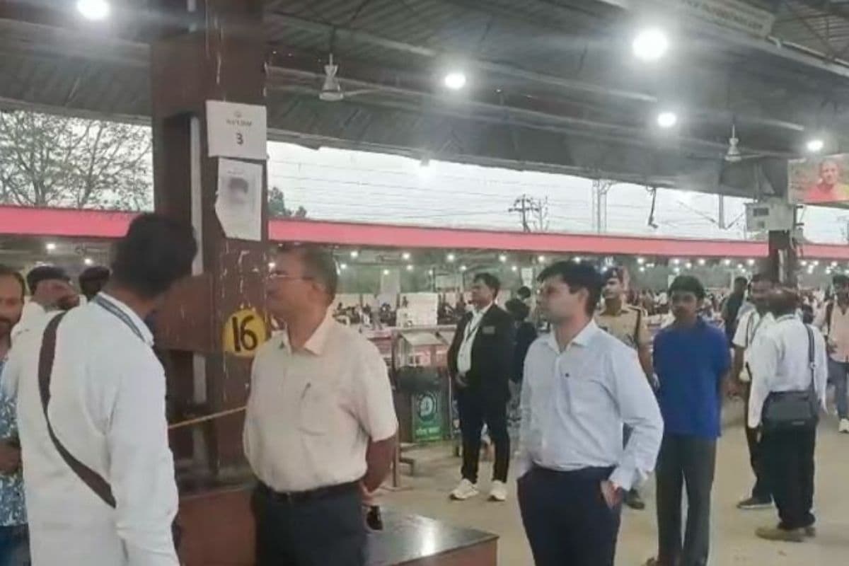 दानापुर स्टेशन पर मेगा टिकट चेकिंग अभियान, 1015 से अधिक बिना टिकट यात्री पकड़े गए, रेलवे ने वसूला लाखों का जुर्माना