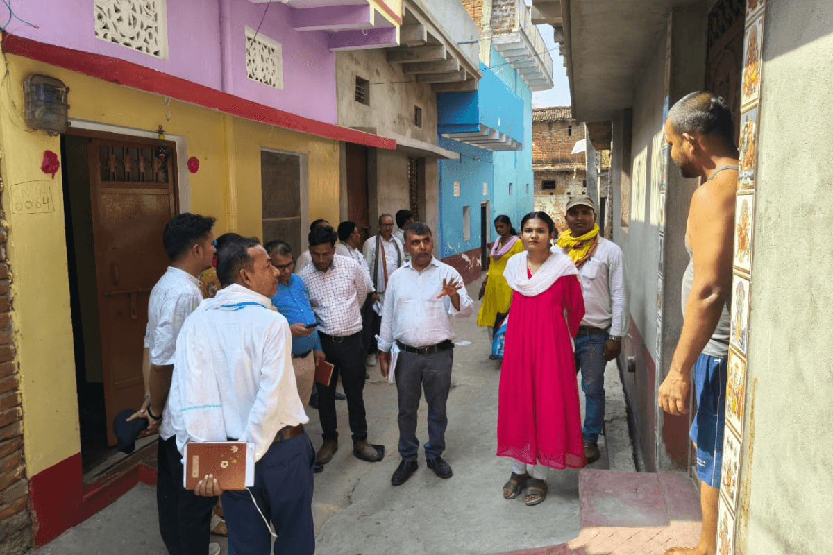 रोहतास के नोखा में जनगणना कार्य का औचक निरीक्षण,सहायक निदेशक और डीएसओ ने जांची प्रपत्रों की शुद्धता