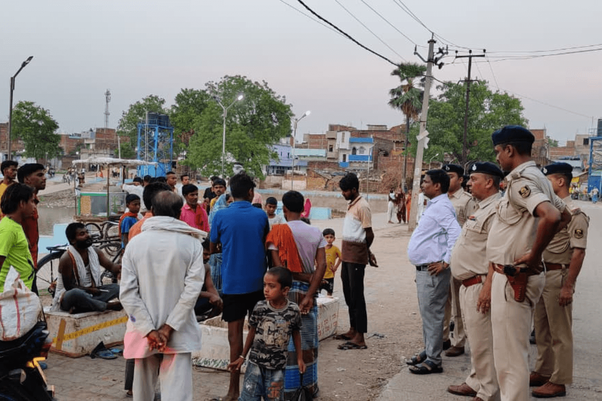 रोहतास के सूर्यपुरा में बड़ा एक्शन: ब्रह्म बाबा स्थान के सामने से हटेंगी मुर्गा-मछली की दुकानें, बीडीओ ने दी सख्त चेतावनी