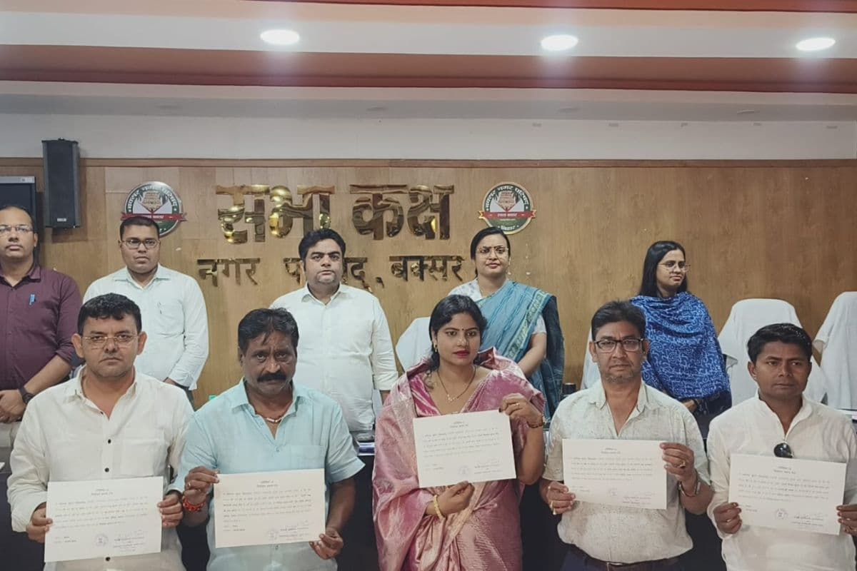 बक्सर में सशक्त स्थायी समिति का चुनाव शांतिपूर्ण संपन्न, मतदान से दो और निर्विरोध तीन सदस्यों का चयन