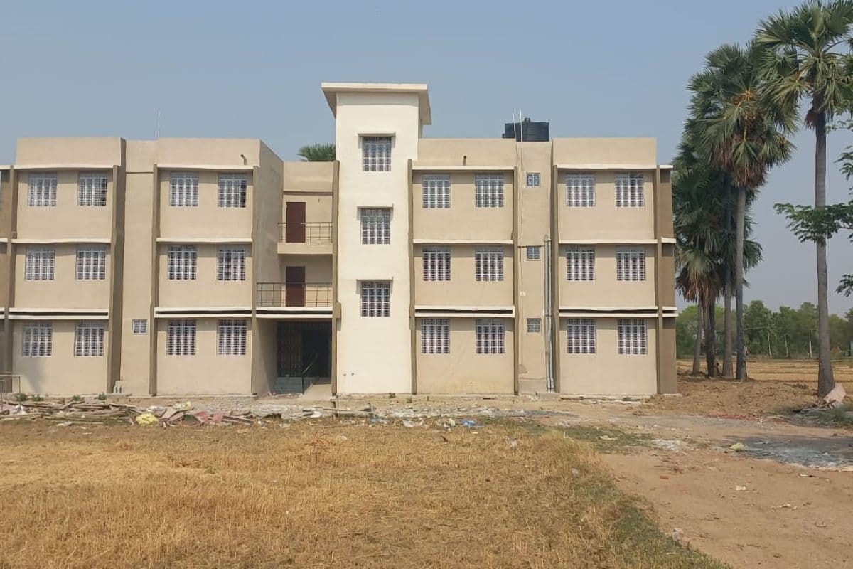 अरवल  में 4.50 करोड़ की लागत से बना वंशी थाना भवन अब भी बंद, सड़क न होने से अटका हैंडओवर