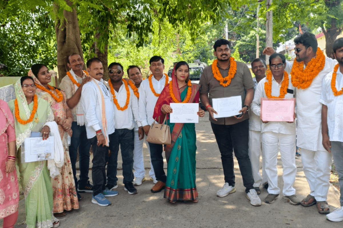 कोचस नगर पंचायत के सशक्त स्थायी समिति के तीनों सदस्य निर्विरोध निर्वाचित, एसडीएम ने दिलायी शपथ