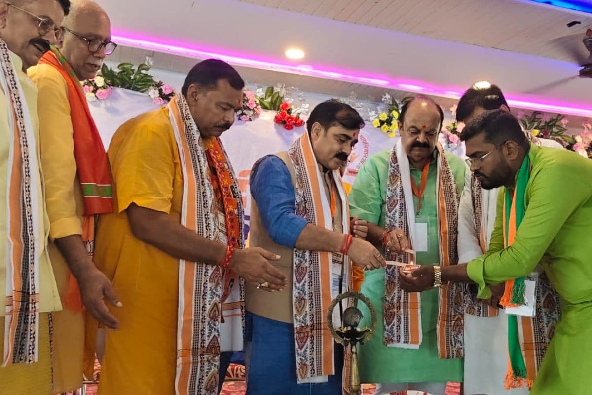 पूर्व मंत्री जीवेश मिश्र और विधायक देवेश कांत सिंह ने किया प्रशिक्षण शिविर का उद्घाटन