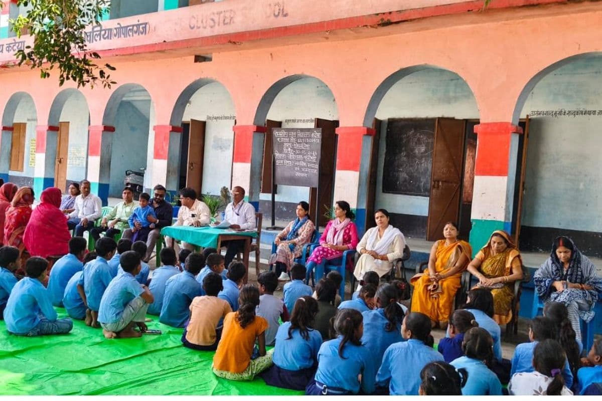 गोपालगंज के स्कूलों में पीटीएम, बच्चों के बेहतर विकास के लिए अभिभावकों को किया जागरूक