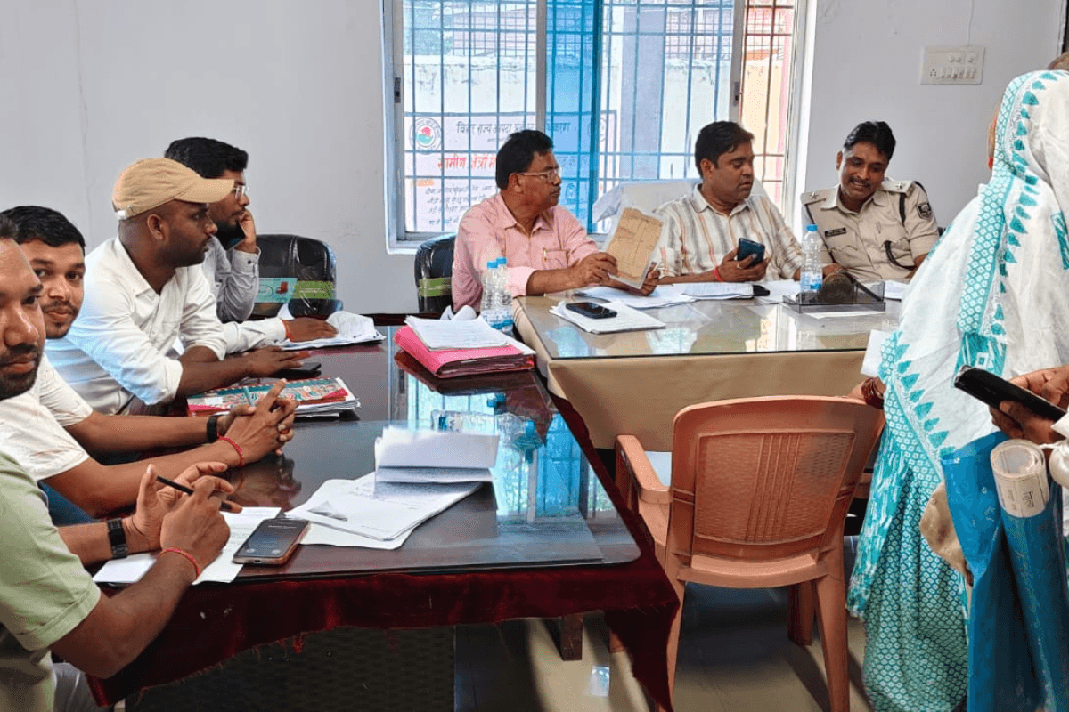 कौआकोल अंचल कार्यालय में जनता दरबार: भूमि और राजस्व से जुड़े छह मामलों पर हुई सुनवाई, तीन का ऑन-स्पॉट निपटारा