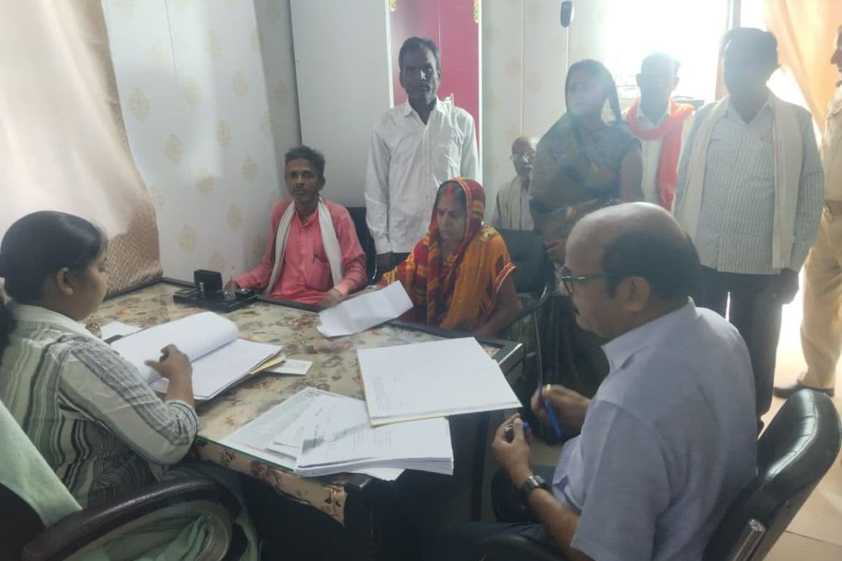 सीवान: अंचल कार्यालय में जनता दरबार, कई मामलों में आगे की तारीख निर्धारित