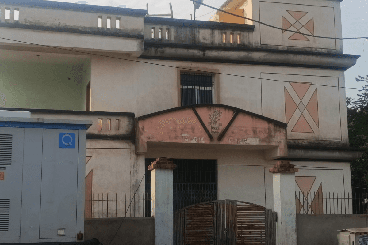 नालंदा के बिहारशरीफ प्रेस क्लब भवन पर वर्षों से लटका है ताला, हिंदी पत्रकारिता दिवस पर भी नहीं नसीब हुआ लाभ