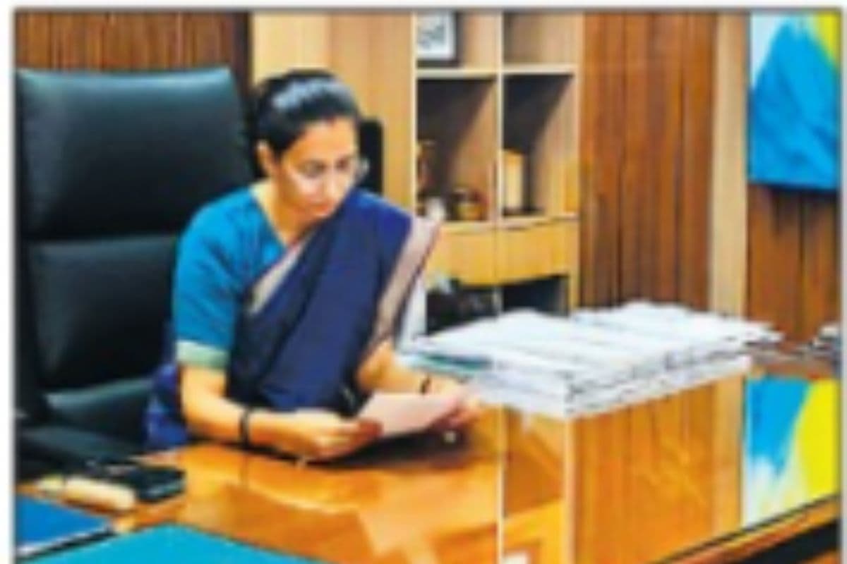 जनगणना 2027 को लेकर डीएम सख्त! अधिकारियों को दिया बड़ा आदेश, लापरवाही पर होगी कार्रवाई