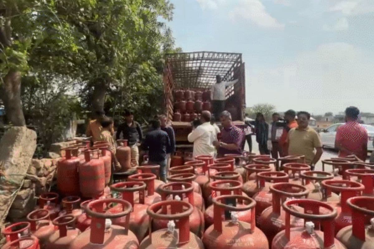 आरा में गैस व्यवस्था चरमराई, पीएनजी कनेक्शन के लिए भटक रहे उपभोक्ता, हजारों आवेदन लंबित