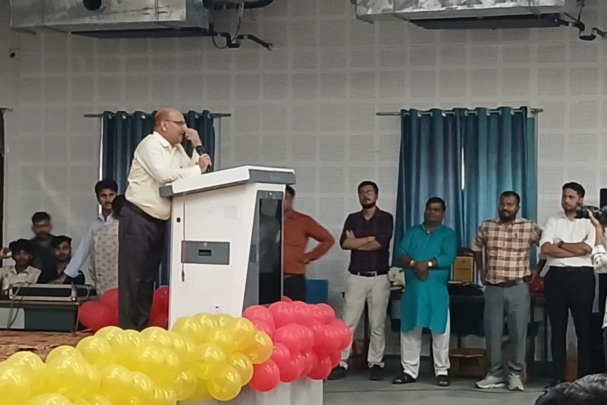 वैशाली इंजीनियरिंग कॉलेज के प्राचार्य डॉ. अनंत कुमार को भावभीनी विदाई