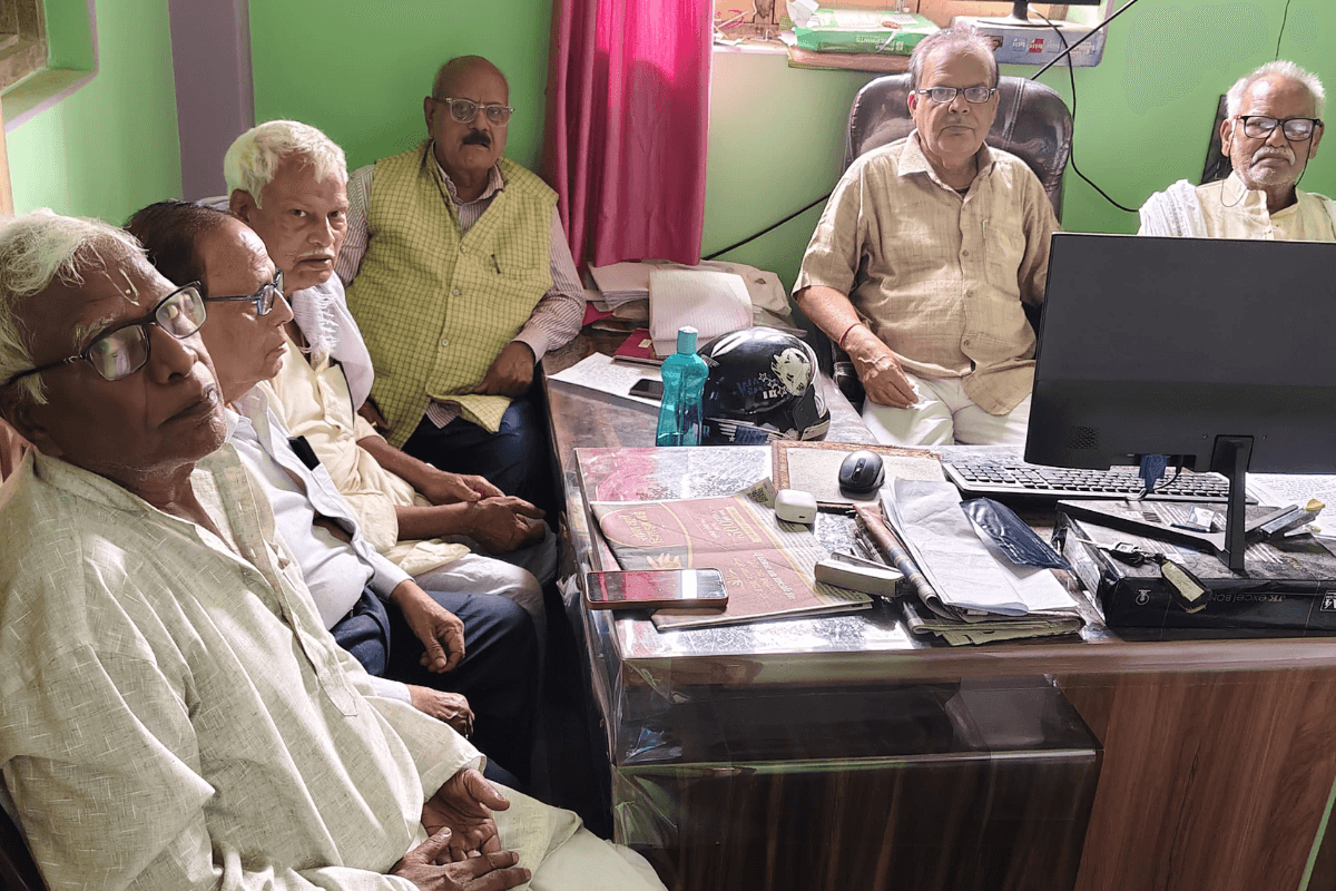 नवादा के पकरीबरावां में राष्ट्रीय वरिष्ठ नागरिक संघ की बैठक, वृद्धावस्था पेंशन ₹3000 करने और रेल किराये में छूट की मांग