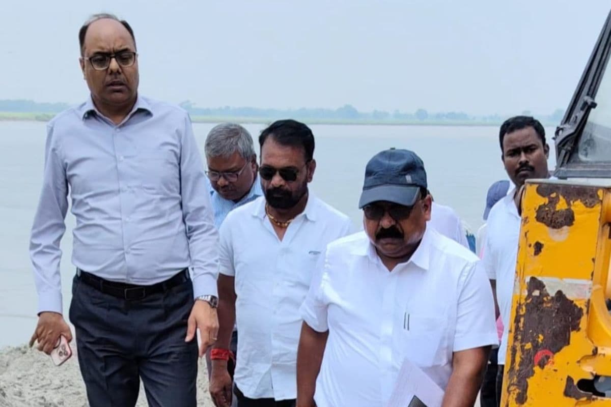 मकेर प्रखंड में कटाव रोकथाम कार्य की निगरानी तेज, सुरक्षा को लेकर प्रशासन सख्त
