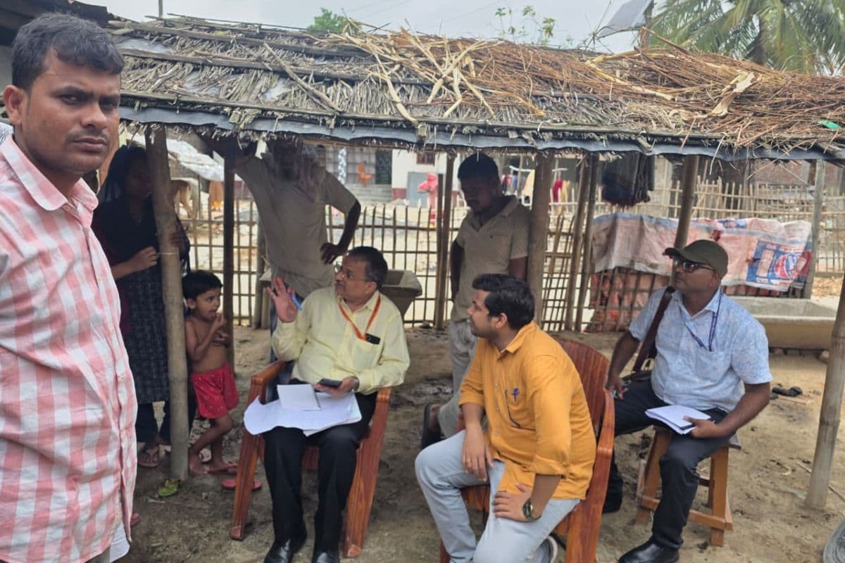 अररिया में 'जनगणना-2027' के कार्यों का उपमहारजिस्ट्रार ने किया औचक निरीक्षण: शुद्धता और पारदर्शिता के साथ समय पर काम पूरा करने का सख्त निर्देश
