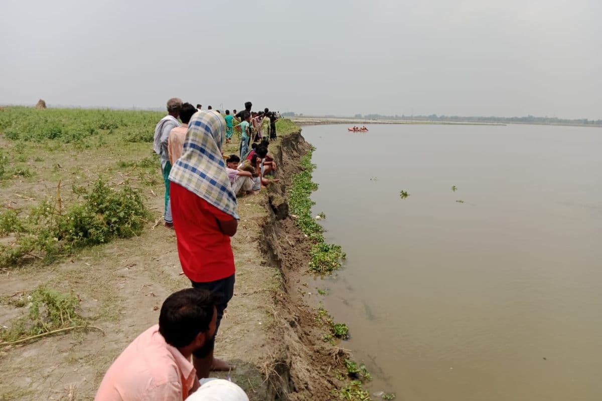 महानंदा नदी में डूबे 3 मासूमों का 48 घंटे बाद भी सुराग नहीं, अपनों की आस में टकटकी लगाए बैठे परिजन