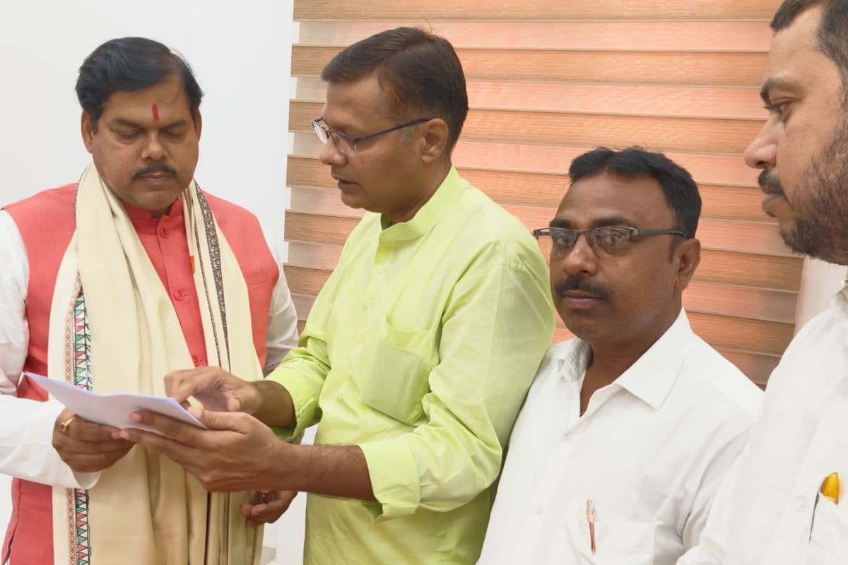 बिहार के लाखों शिक्षकों की मांगों को लेकर शिक्षा मंत्री से मिले आनंद कौशल.