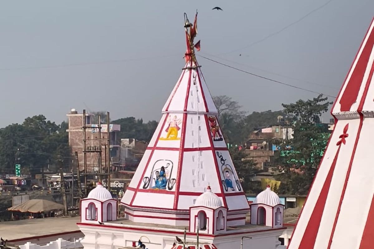 मधेपुरा में शनिवार की सुबह मंदिरों में गूंजे भक्ति के स्वर: बाबा सिंहेश्वर नाथ धाम में उमड़ा आस्था का जनसैलाब, हर-हर महादेव से गूंजा परिसर