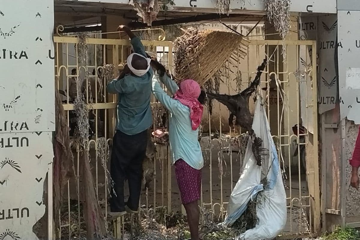 कचरा उठाव को लेकर सफाई कर्मियों और सिटी मैनेजर में विवाद, पुलिस पहुंची