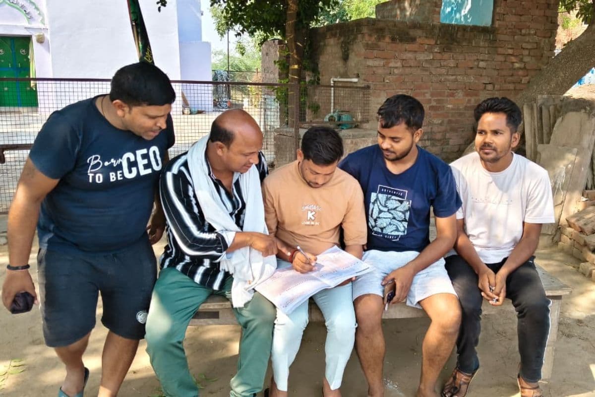 घर-घर पहुंच रहे जनगणना कर्मी, कैमूर में सर्वे कार्य में आई तेजी, 33 प्रश्नों से हो रहा डेटा संग्रह