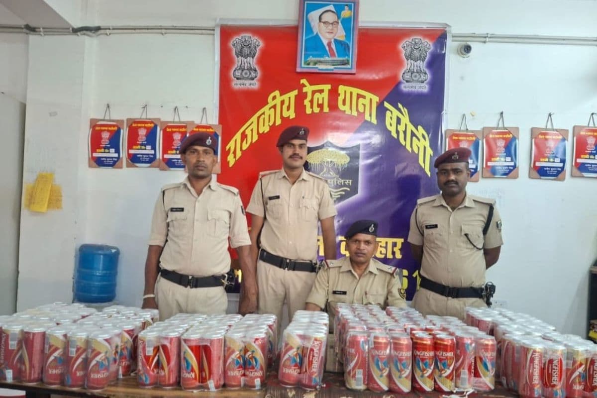मिथिलांचल एक्सप्रेस ट्रेन से लावारिस हालत में 90 लीटर अंग्रेजी शराब बरौनी से बरामद