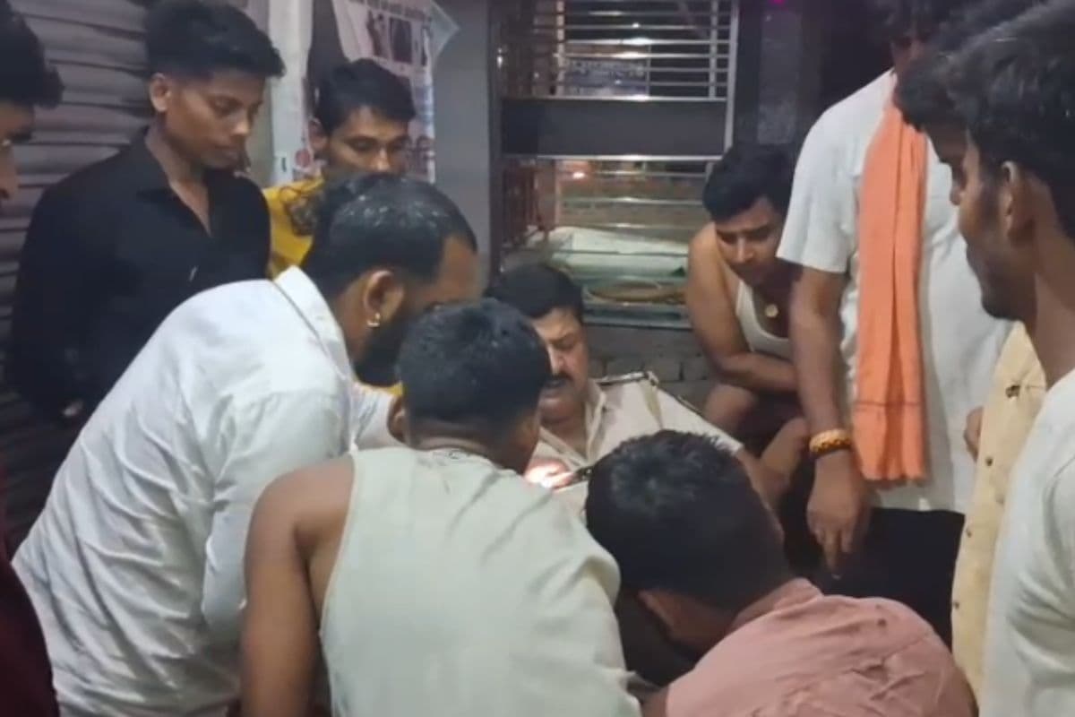 road accident 3 bike riders hit a cyclist