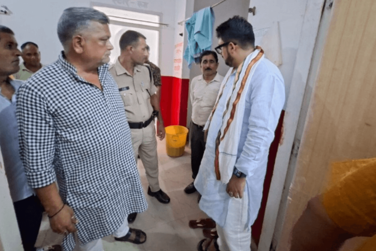 जहानाबाद के हुलासगंज अस्पताल में विधायक रितुराज का औचक निरीक्षण, ड्यूटी से गायब मिले डॉक्टर, दवाइयों में घपले का आरोप