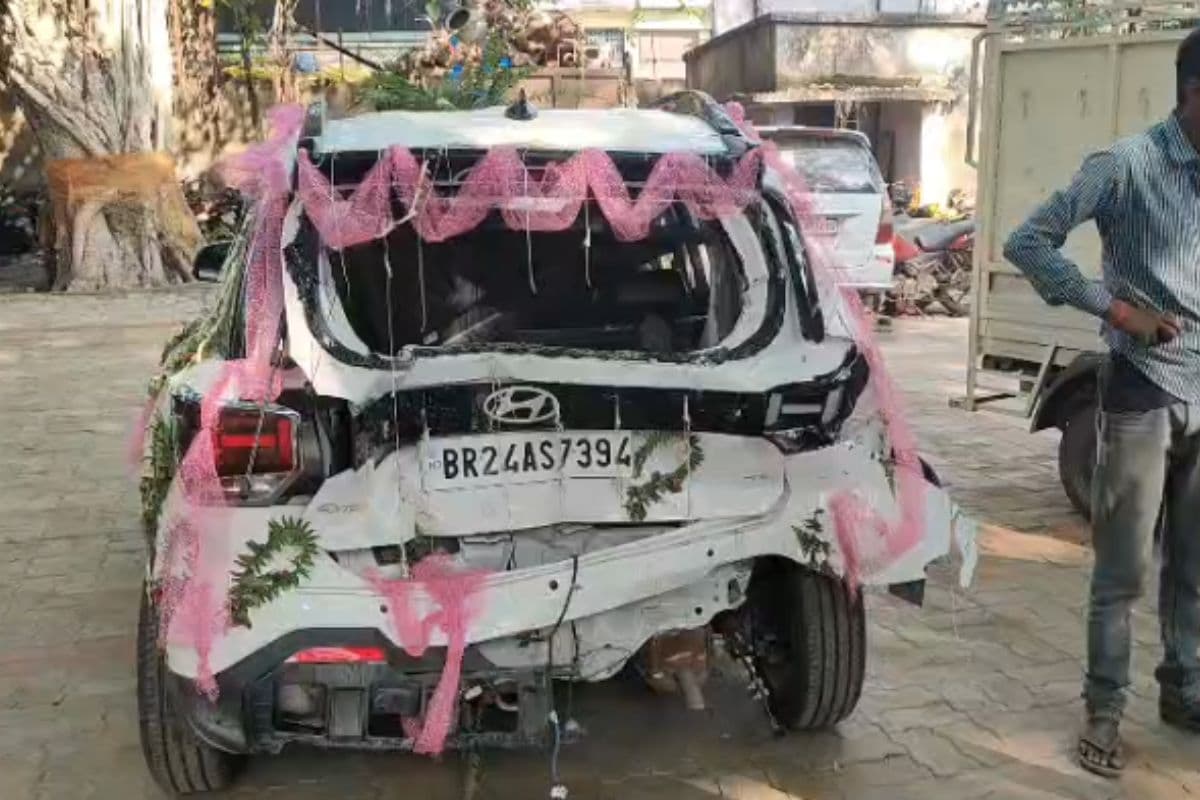 School van collided groom car