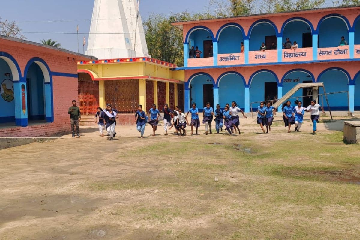 कटिहार में शिक्षा विभाग की बड़ी सख्ती: आधा दर्जन प्रखंडों में नामांकन की सुस्त रफ्तार पर भड़के डीईओ, 31 मई तक 'मिशन मोड' का अल्टीमेटम