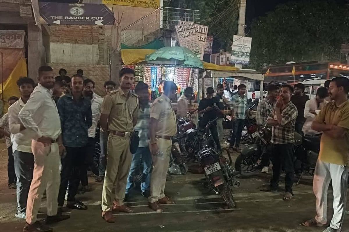 औरंगाबाद में पुलिस की छापेमारी, भारी मात्रा में शराब जब्त, 33 लोगों गिफ्तार, जानिए पूरी खबर