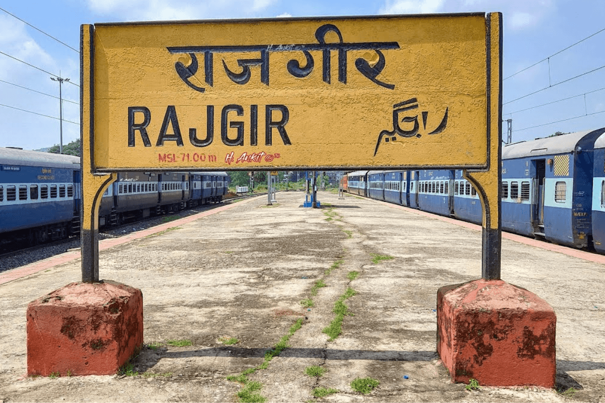 राजगीर-हावड़ा ट्रेन सेवा बहाल, सांसद कौशलेंद्र कुमार ने हरी झंडी दिखाकर किया रवाना