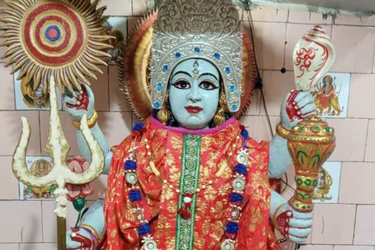 दुर्गास्थान चौक स्थित शनि मंदिर में शनिवार को उमड़ेगी श्रद्धालुओं की भारी भीड़, सुबह-शाम होगी विशेष महाआरती