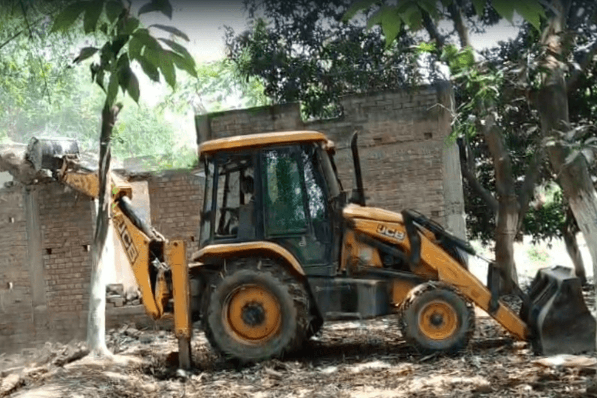 बेगूसराय के बलिया में चला प्रशासन का बुलडोजर,अतिक्रमण मुक्त हुई जमीनें, अब बनेंगे पंचायत सरकार भवन