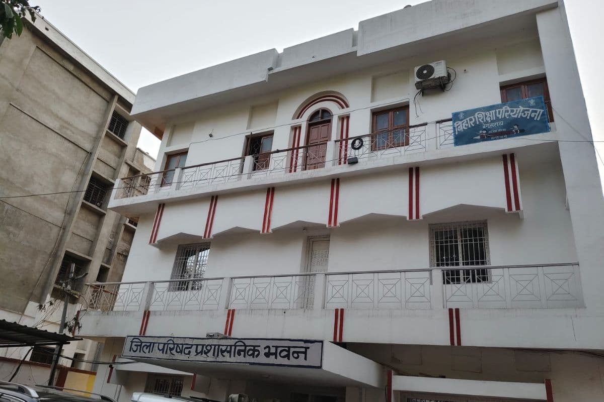 बेगूसराय में जिला परिषद अध्यक्ष पर 28 सदस्यों ने लगाया अविश्वास प्रस्ताव, फिलहाल पटना हाईकोर्ट ने लगाई  रोक 