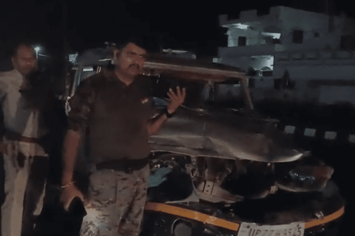 गोपालगंज में एनएच 27 पर ट्रक से टकराई शराब लदी बोलेरो, 26 लीटर देसी शराब बरामद
