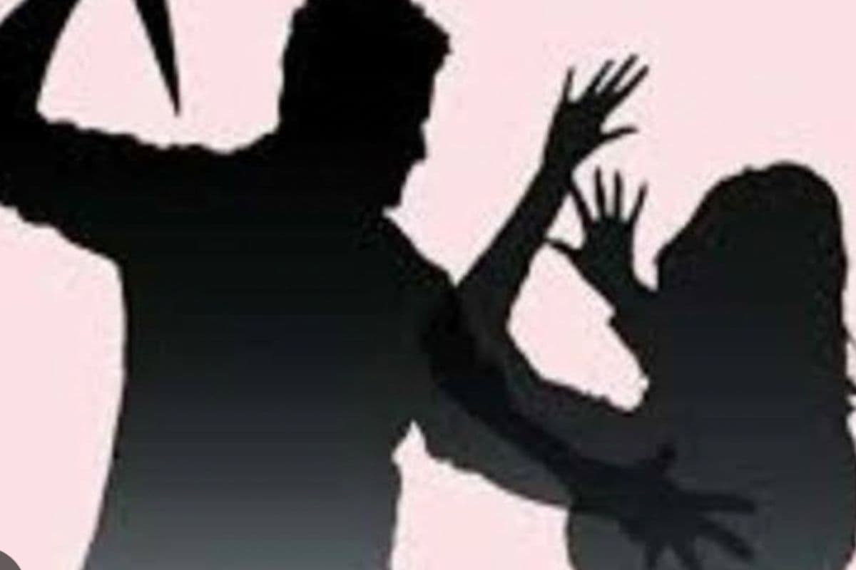 Patna News : शादी का दबाव बनाने पर प्रेमिका पर चाकू से हमला, आरोपी फरार