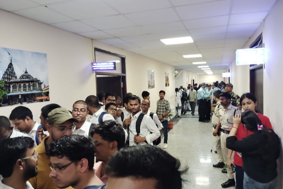 IGIMS बना विवादों का घर : इंजीनियर से मारपीट में जूनियर डॉक्टरों को पुलिस ने पकड़ा, बदले में हंगामा, ओटी ठप