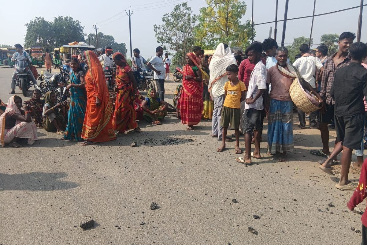 Jehanabad News : बढ़ती चोरी की घटना के विरोध में बंधुगंज सूर्य मंदिर के समीप NH जाम